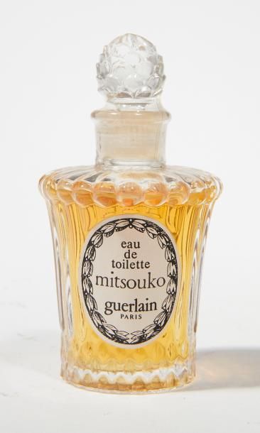 Guerlain " Mitsouko"
Flacon modèle Louis XVI, étiquette titrée, PDO + boîte titrée...