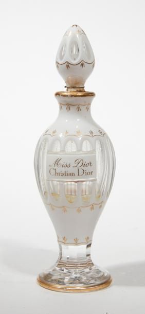 CHRISTIAN DIOR " Miss Dior "
Flacon amphore sur piédouche en cristal incolore doublé...