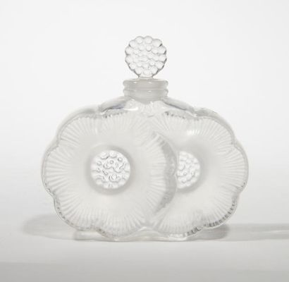 LALIQUE FRANCE Flacon modèle deux fleurs, bouchon perlé, signé sous la base " Lalique...