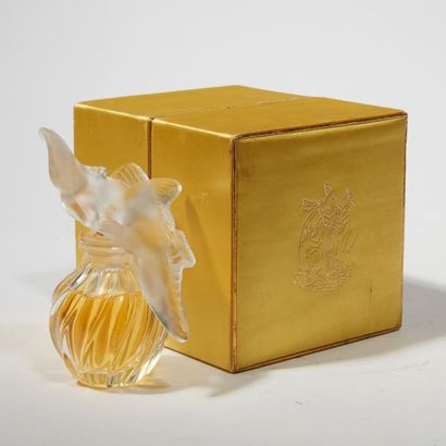 Nina RICCI " L'Air du Temps "
Flacon modèle deux colombes, création de Marc Lalique,...
