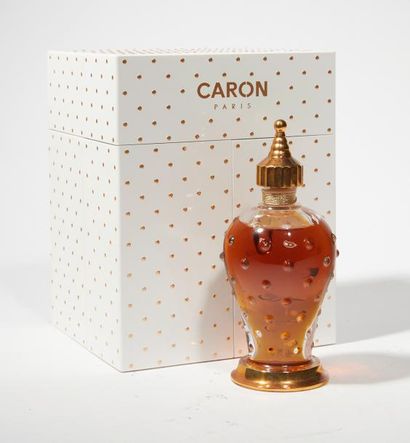 Caron " Poivre "
Flacon en cristal, Série Limitée numéro 1058/1300, bouchon couleur...