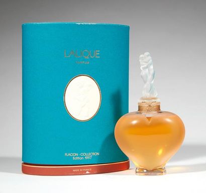 LALIQUE FRANCE "Les Amours" Edition 1997
Flacon en cristal incolore pressé, scellé,...