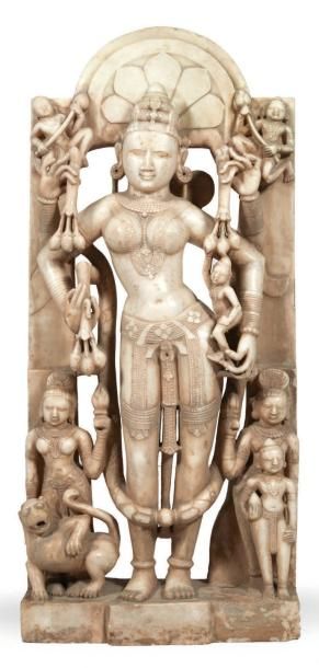 null IMPORTANTE STÈLE en marbre représentant Ambhika debout en léger tribhanga sur...
