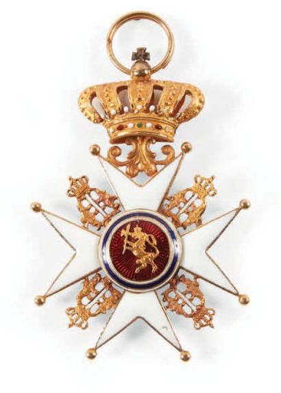 null CROIX D'OFFICIER DE L'ORDRE DE SAINT-OLAV en or, émaillée.
(Légers fêles à l'émail...