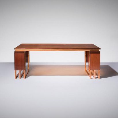 ANDRÉ SORNAY | 1902-2000 | France Unique table à allonges
Laiton cuivre, acajou cloute...