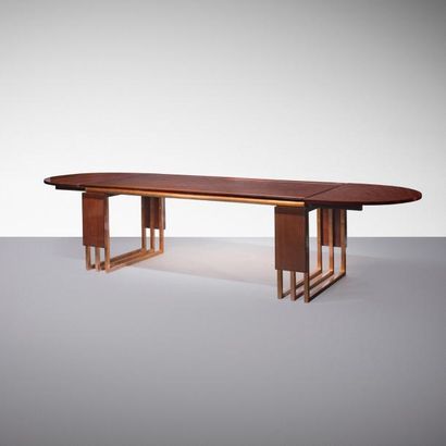 ANDRÉ SORNAY | 1902-2000 | France Unique table à allonges
Laiton cuivre, acajou cloute...