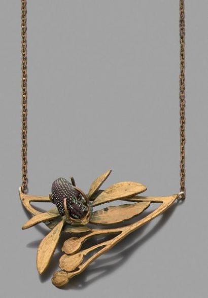 null Suite de 3 bijoux en métal comprenant: une broche ornée d'un scarabée aux ailes...