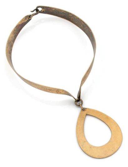 Doria Puig Collier en vermeil.
Travail des années 1960.
Signé.
D_10,9 cm H_10,4 cm
Poids:...