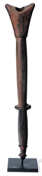 null Flute montée sur socle. Burkina-Fasso, vers 1920. H_39 cm