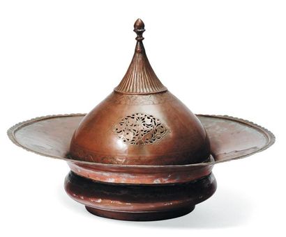 null Ancien plat couvert ottoman Fin du XIXe siècle. H_39 cm D_45 cm