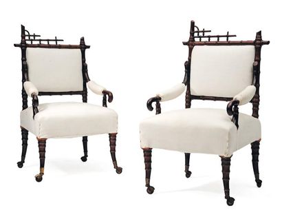  Paire de fauteuils en bois à décor de faux bambou. H_105 cm L_64 cm P_60 cm