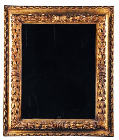 Miroir en bois doré. Italie, fin XVIIe siècle....