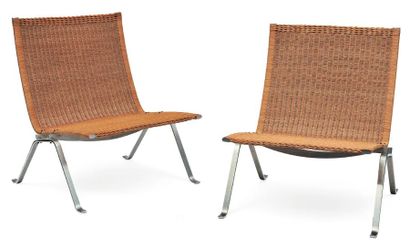 POUL KJÆRHOLM (1929-1980) Paire de chaises "PK 22". Rotin et acier. Dessinées en...