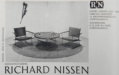 JENS H. QUISTGAARD (1919-2008) Paire de fauteuils "Cigare" ou "Stokkestol". Cuir...