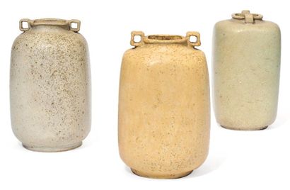 ARNE BANG (1901-1983) Suite de trois vases à anses. grès émaillé. Signés. Vers 1940....