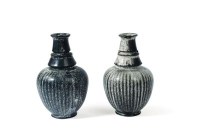 SVEND HAMMERSHOI (1873-1948) Paire de vases goulot. Céramique émaillée polychrome....