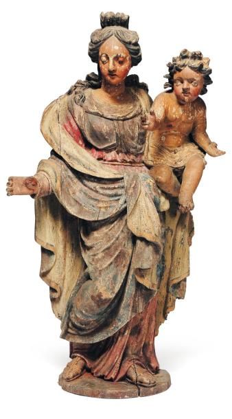  Vierge à l'Enfant en bois sculpté et polychromé. Dos ébauché. la Vierge porte l'enfant...