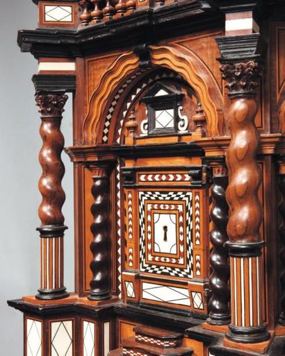 null Extraordinaire cabinet en noyer et marqueterie d'ivoire en forme d'édifice baroque,...