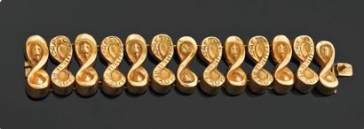 LINE VAUTRIN Apres la pluie le soleil. 1940-1945 Bracelet en bronze doré. Monogrammé....