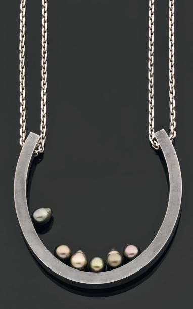 ALINA ALAMOREAN Important collier «Les Moineaux» Chaîne en argent, pendentif en forme...