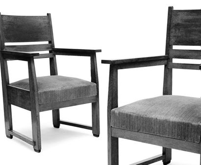 ATTRIBUÉ À HENDRIK GERBEN WOUDA (1885-1946) Paire de fauteuils Chêne, patins en bois...