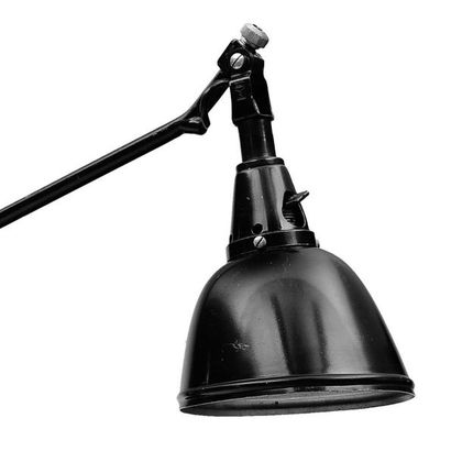 CURT FISCHER (1890-1956) Lampe de bureau orientable Double bras et système de fixation...