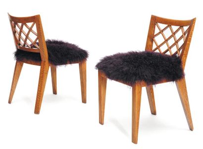JEAN ROYÈRE (1902-1981) Paire de chaises Modèle « Croisillon » en chêne. Vers 1955....