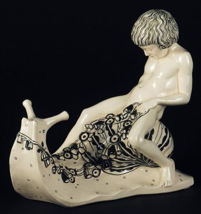 MICHAEL POWOLNY (1871-1954) Le conducteur d'escargot Porcelaine glaçurée Wiener Keramik...