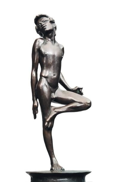 FRITZ BEHN (1878-1970) Jeune Massaï Bronze à patine verte et noire (Présenté sur...