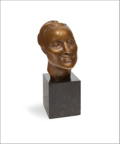 Chana ORLOFF (1888-1968) 
Genevoise, 1942
Bronze doré.
Signé et daté à l'arrière.
Cachet...