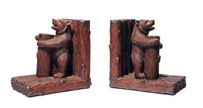 Deux serres livres en bois sculpté, en forme...