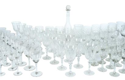 null Partie de service de verres en cristal comprenant septante-trois pièces (dé...