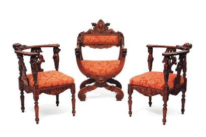null Paire de fauteuils en bois à dossier corbeille sculpté d'amours. Style Renaissance...