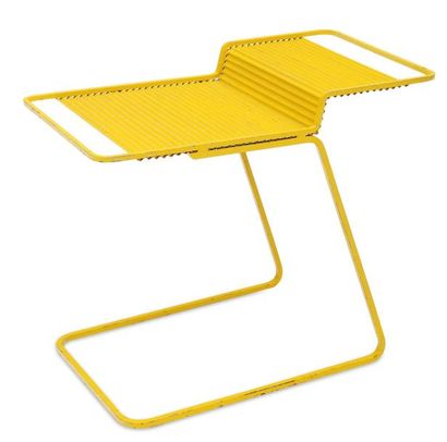MATHIEU MATÉGOT (1910-2001) Petite table modèle « Java » en métal laqué jaune. Vers...