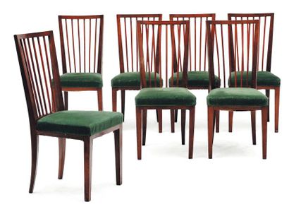 Suite de sept chaises à dossiers à 6 barreaux,...