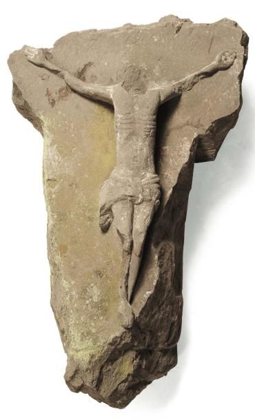 Christ en pierre calcaire sculpté en haut-relief....