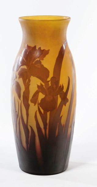 CRISTALLERIE SAINT-LOUIS France Grand vase aux fleurs
Verre, signé, vers 1900
H_40...