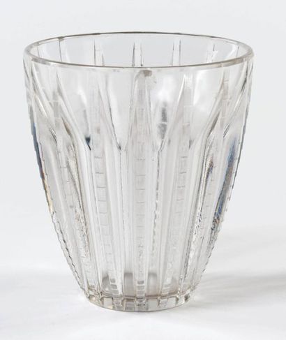 RENÉ LALIQUE 1860-1945 France Vase
Verre, signé R. Lalique
H_15,5 cm D_13,5 cm