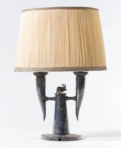 GIO PONTI attribuée à France Lampe
Métal argenté, vers 1930
H_37,5 cm