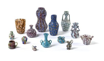 MURANO Venise Quatorze vases, verseuses et coupes
Technique des murines, vers 1960
H_2,5...