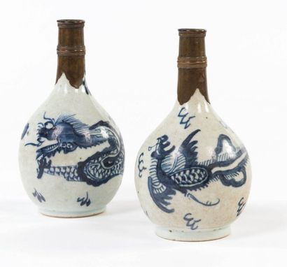 CHINE pour le Vietnam Deux flasques
Porcelaine bleu de Hué
Dynastie Nguyen, XIXe...