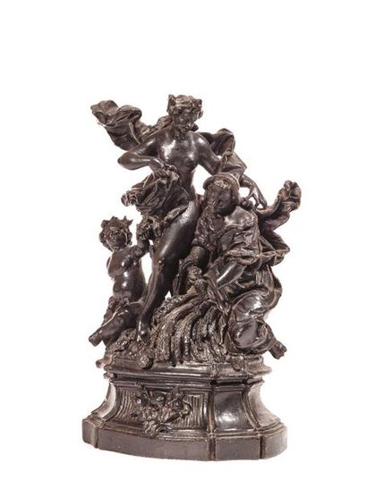 null GROUPE en bois sculpté en ronde-bosse et monochromé noir représentant l'allégorie...