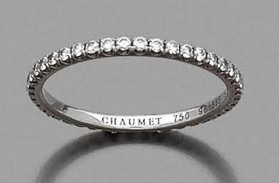CHAUMET ALLIANCE en or gris 18K (750), entièrement sertie de diamants ronds.
Signée...