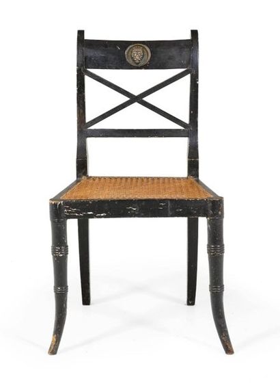 null Chaise en bois laqué noir l'assise cannée
Angleterre, XIXe siècle
H_85 cm
