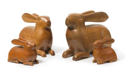 null Quatre boîtes en forme de lapin en bois sculpté
H_17 cm H_35 cm