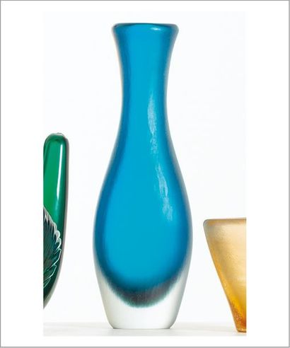 CARLO SCARPA 1906-1978 Italie Vase balustre modèle «Inciso»
Verre teinté bleu
Signé...