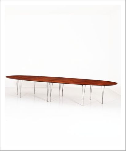 BRUNO MATHSSON 1907-1988 Suède Importante table modèle «Super Ellipse»
Palissandre...