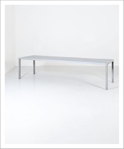 MAARTEN VAN SEVEREN 1956-2005 Belgique Grande table de salle à manger modèle «T88A»
Aluminium
Édition...