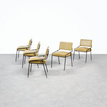 ALAIN RICHARD 1926-2017 Suite de cinq chaises modèle «159» Métal laqué noir et simili...
