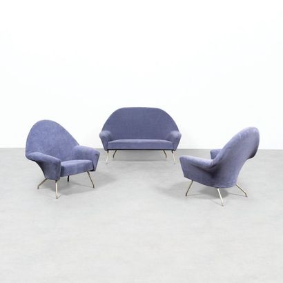 JOSEPH-ANDRÉ MOTTE 1925-2015 Une paire de fauteuils et un canapé modèle «770»
Tissu...